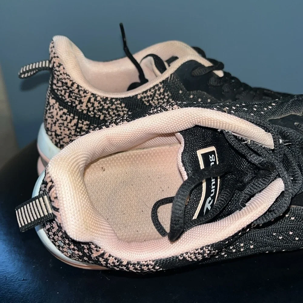 Air Gannou Running Sneakers pink & black Womens size 8.5